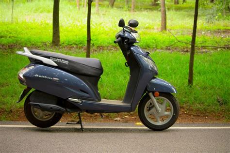 2017 Honda Activa 125 Review: Midnight Blue Metallic - GaadiKey