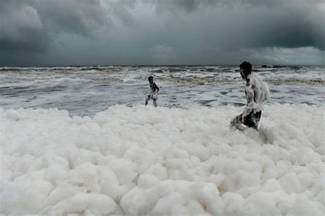 How Frothy Waves of Sea Foam Coated the Coast of Chennai - Atlas Obscura