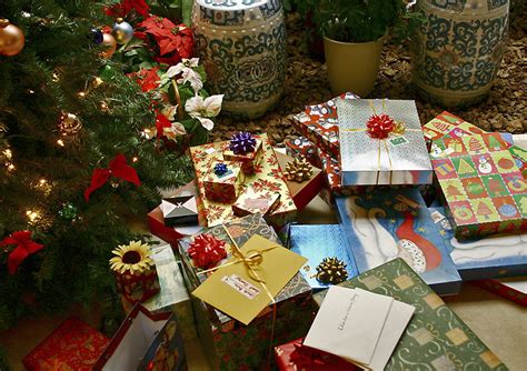 Christmas gift - Wikipedia