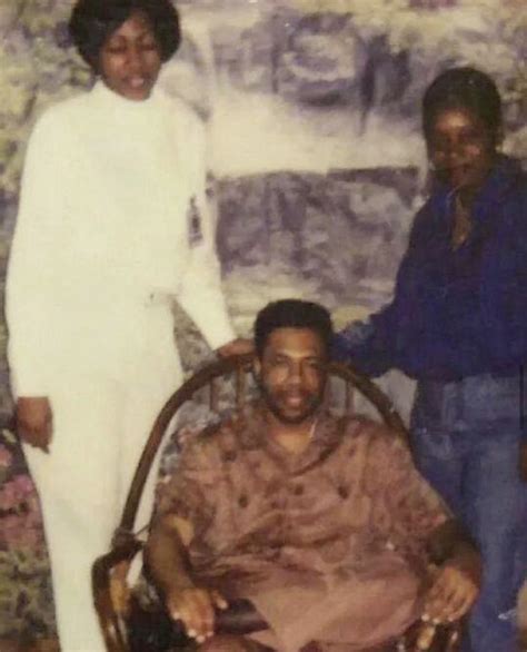 Larry hoover with his family 1990s : r/Chiraqology