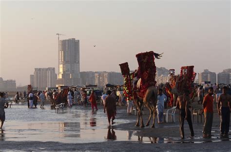 Rituals of time on Clifton Beach, Karachi | UrbanDuniya