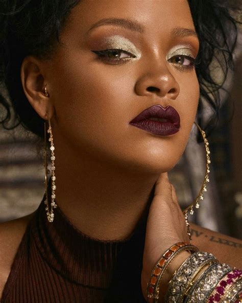 » Rihanna y su maquillaje especiado en Marruecos.LOFF.IT