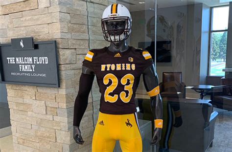 Wyoming Cowboys Unveil New Football Uniforms – SportsLogos.Net News