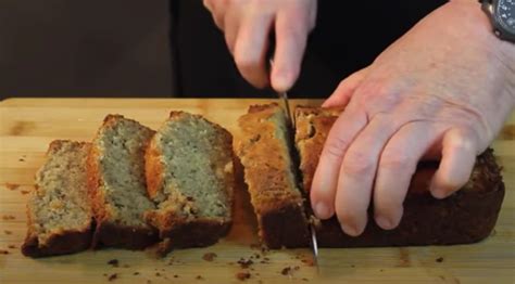 Moist Banana Bread - Shotgunred.com