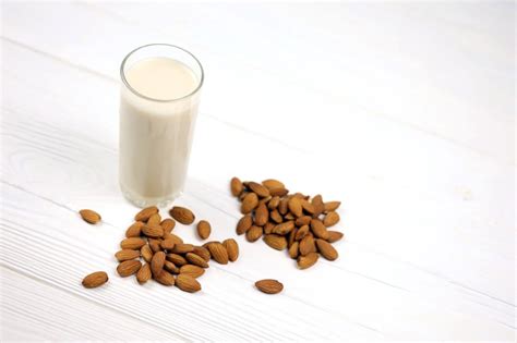 Almond Milk vs. Cow Milk: Which is Better? | Milk Pick