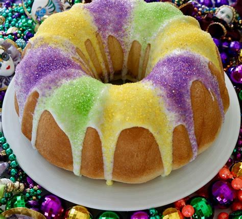 KING CAKE - Delicious and easy Mardi Gras King Cake Recipe! | Mardi gras king cake, How sweet ...