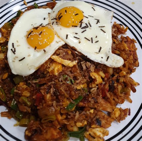 [Homemade] Egg fried rice to make uncle Roger proud. : r/food