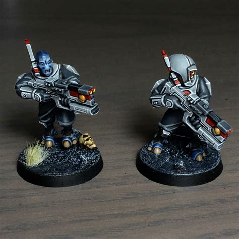 A couple of Tau Pathfinders I've finally finished today : Tau40K