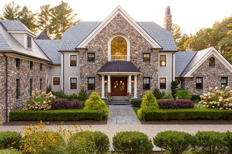 17 Gorgeous Traditional Home Exterior Designs You Will Find Inspiration In