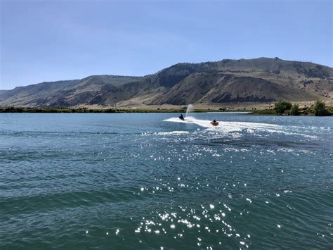 Discovering Tranquility at Summer Lake Hot Springs in Oregon