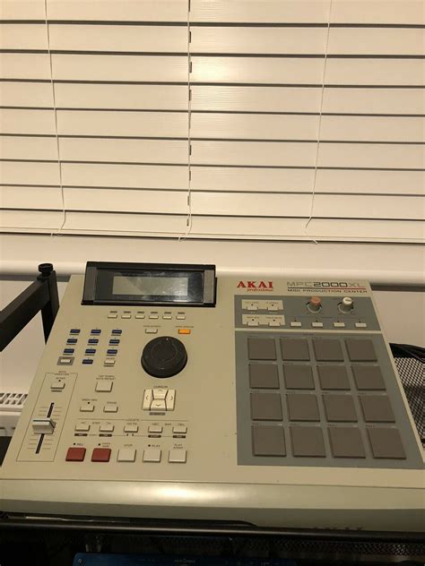 Akai MPC 2000XL with Internal Zip Drive – MPCHunter