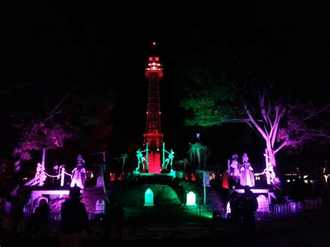 Kings Dominion Halloween Haunt - Best Decorations