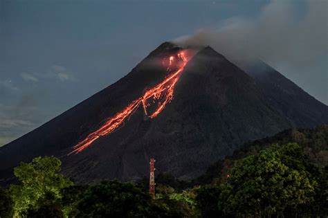 Mount Merapi volcano erupts, spews red-hot lava - National - The Jakarta Post