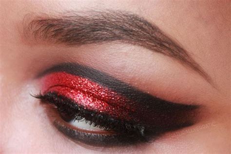 How to Do Vampire Eye Makeup? | Styles At Life