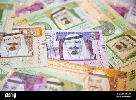 Collection of Saudi Arabia Riyal banknotes Stock Photo - Alamy