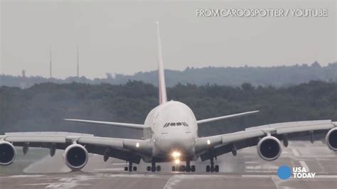 Dramatic video captures Airbus A380 landing in strong crosswind