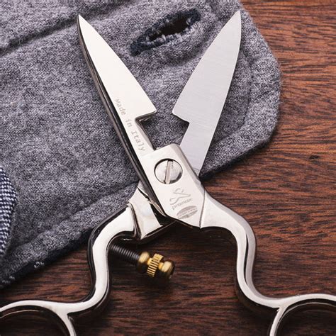 Traditional Buttonhole Scissors