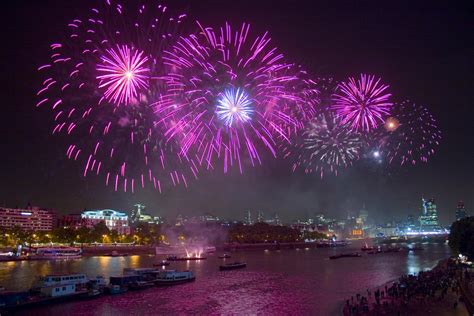 Flipboard: Fireworks displays in London 2019: Best Bonfire Night events from Wimbledon to ...