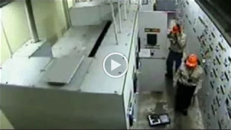 Video: Arc Flash Accident - Electrical Axis