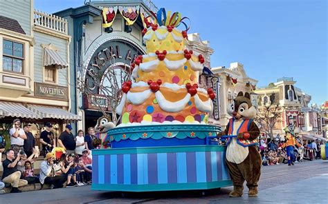 PHOTOS, VIDEO: Mickey's Soundsational Parade Returns to Disneyland with ...