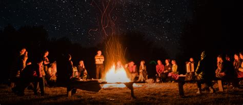 How to Set up a Bonfire Party this Winter Season | Zameen Blog