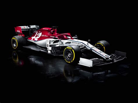 2019 Alfa Romeo Racing C38 F1 car launch pictures