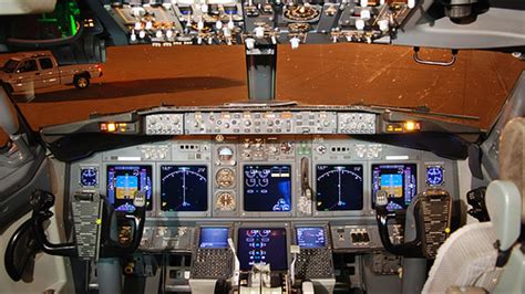 737 700 Cockpit