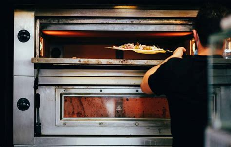 Best Commercial Pizza Ovens for Restaurants & Food Trucks