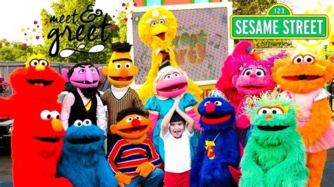 Sesame Street Theme Song | Characters Meet & Greet - YouTube