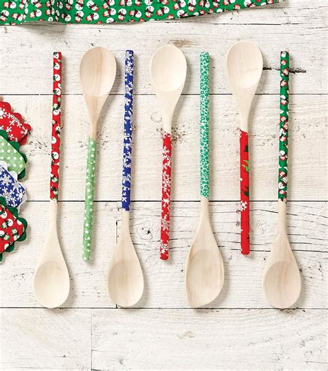 Holiday Wooden Spoons | Wooden spoon crafts, Spoon craft, Winter crafts