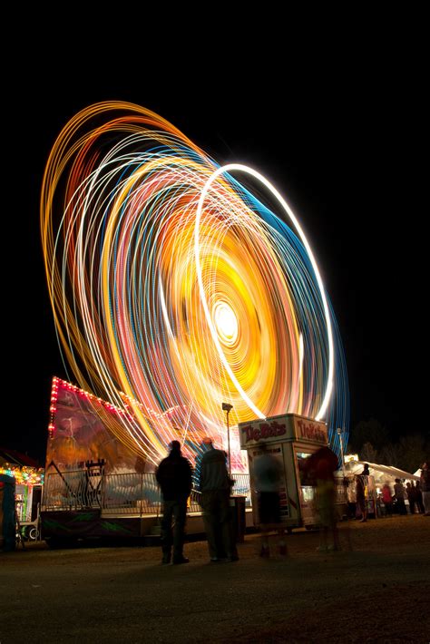 Fair ride at night [OC] [2582x3870] : r/pics