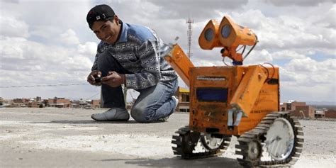 Bolivian student makes WALL-E from trash - Business Insider