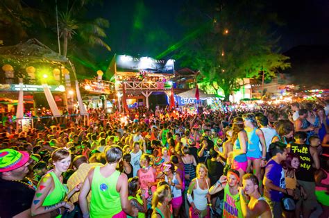 Koh Samui Nightlife Guide: Pubs, Bars, & Beach Parties