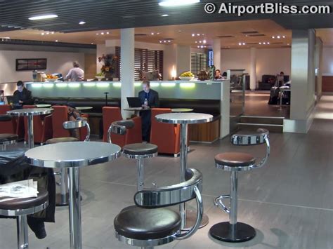 Lounge Review: Star Alliance Lounge – LHR (CLOSED) – LoungeReview.com