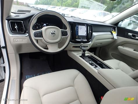 Blonde Interior 2018 Volvo XC60 T5 AWD Momentum Photo #127506596 | GTCarLot.com