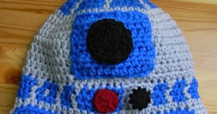 Crochet Patterns and Tutorials: Crocheted R2D2 Earflap Hat (Free Pattern)