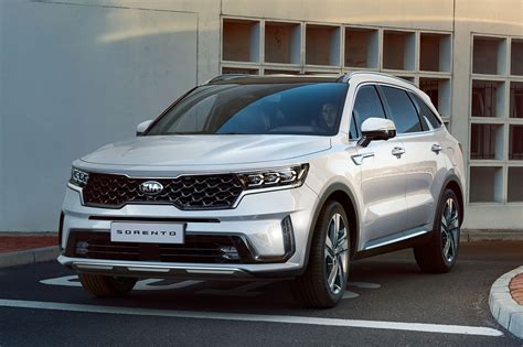 New 2020 Kia Sorento SUV goes for bold new look | Auto Express