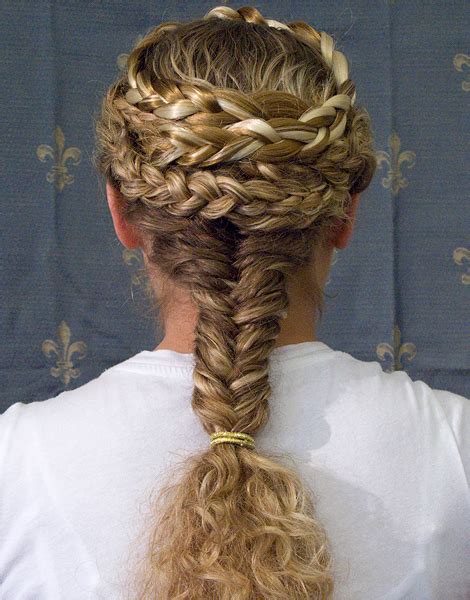 Untangling the Caryatids’ Intricate Braids - Greece Is | Historical hairstyles, Hair styles, Braids