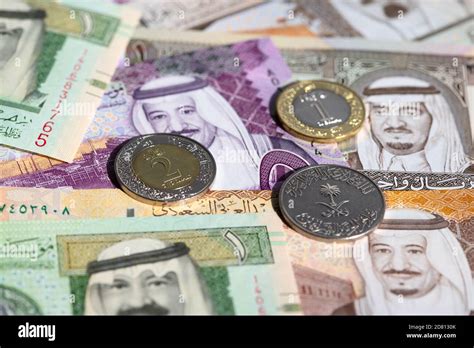 Collection of Saudi Arabia Riyal banknotes Stock Photo - Alamy