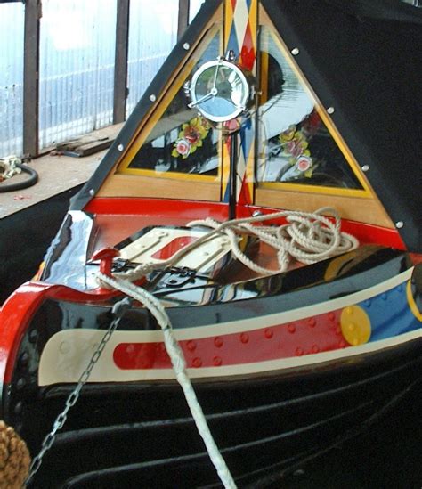 Narrowboat Painting | Stourbridge | Traditional Painting Services