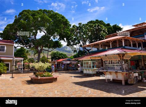 Shops and restaurants on Front Street, Lahaina, Maui, Hawaii, USA Stock Photo - Alamy