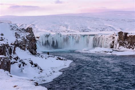 February Weather in Iceland: Detailed Temperatures and Daylight Hours