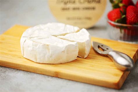 What Does Bleu Cheese Taste Like? Discover the Bold Flavors! - Bricks Chicago