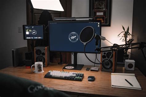 Best Graphic Designer Desk Setups - Graphic Pie