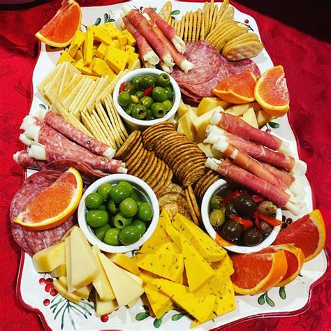 Cheese and Cracker platter | Charcuterie recipes, Cheese crackers, Cheese and cracker platter