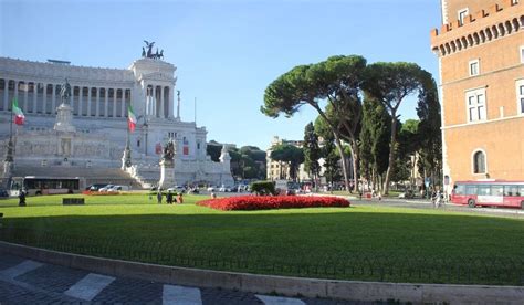 Piazza Venezia Rome: Building, Statues & Tips for Visiting