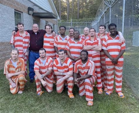 17 Inmates at Mississippi Jail Get Baptized