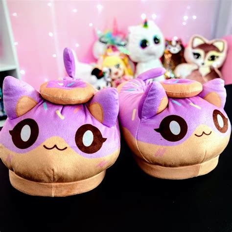 Aphmau Donut Cat Slippers Merchandise Unboxing - American Kids Vids