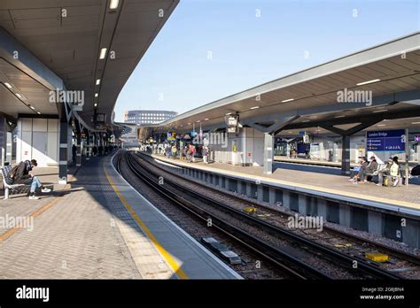 London Bridge railway station, London, England, UK Stock Photo - Alamy