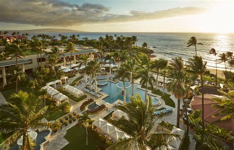 12 Best Hotels In Maui, Hawaii On The Beach (2024): Luxury & Family Resorts